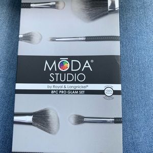 Moda 8 piece make up brush Glam set
